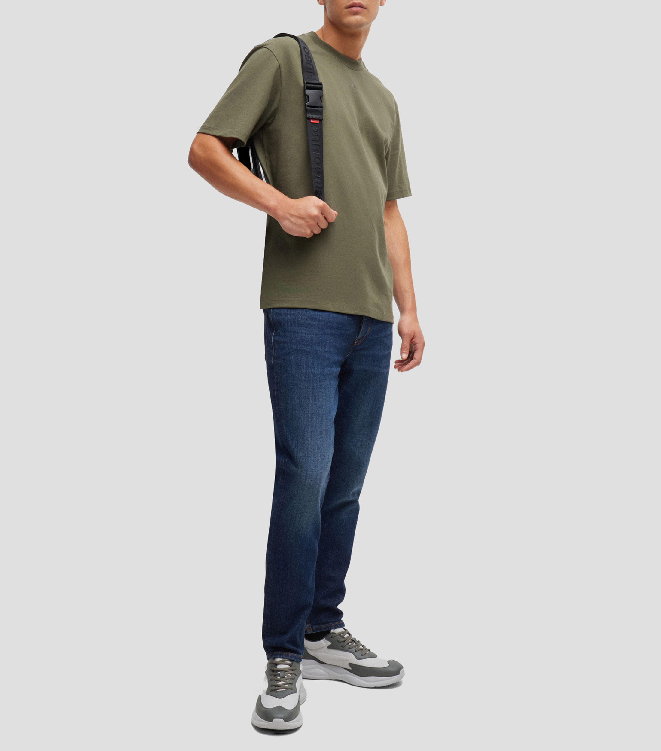 Jeans tapered fit en denim elástico muy cómodo Hombre